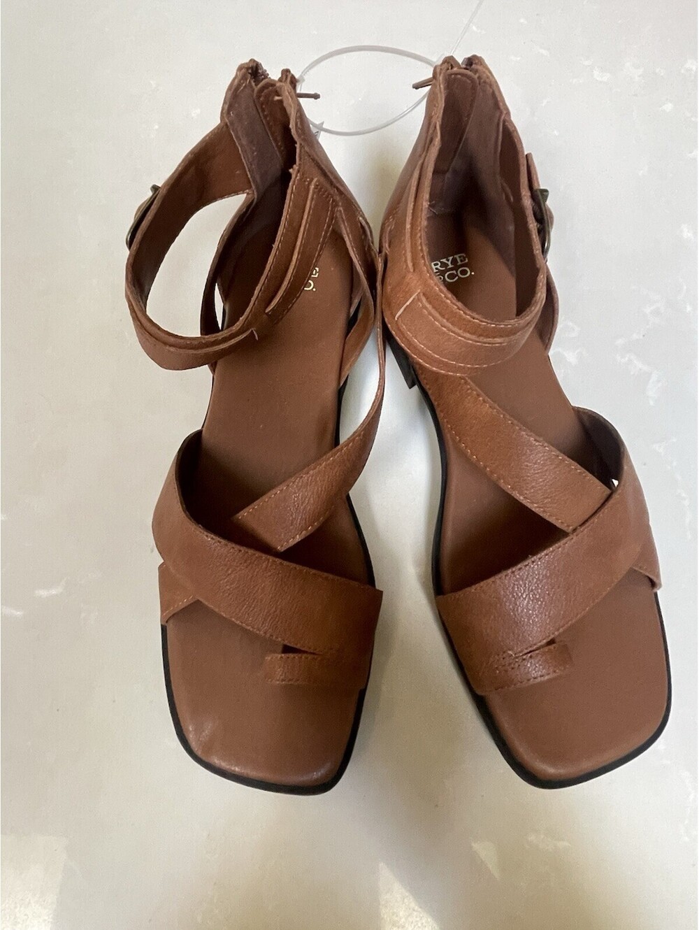 The Frye and Co. Tallu Cognac Flat Sandals feature crisscross straps Size 9.5